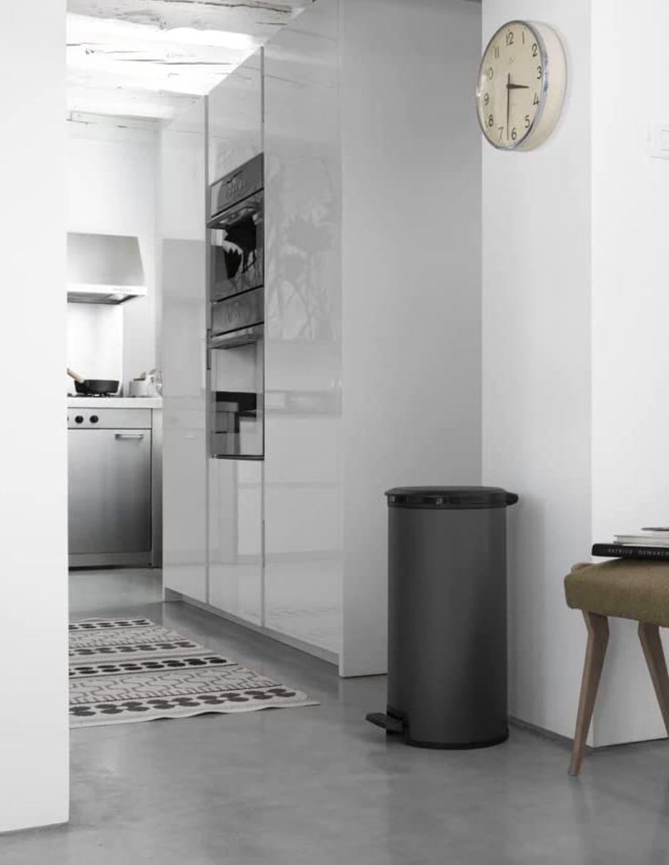 Bote de basura Pedal Bin 30L de polipropileno 4